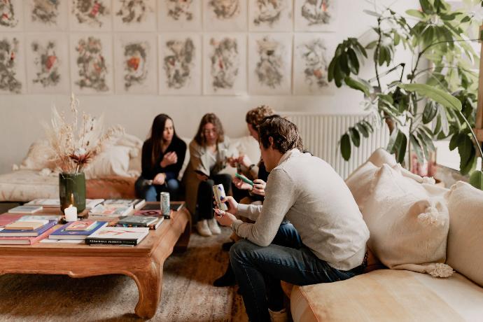 Sharing snacks for the wellbeing of your employee